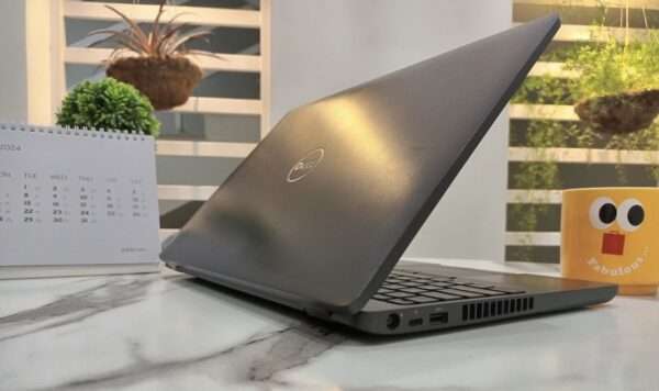 Dell Latitude 5500 Core-i7 8th Gen 8GB 256GB - Image 2