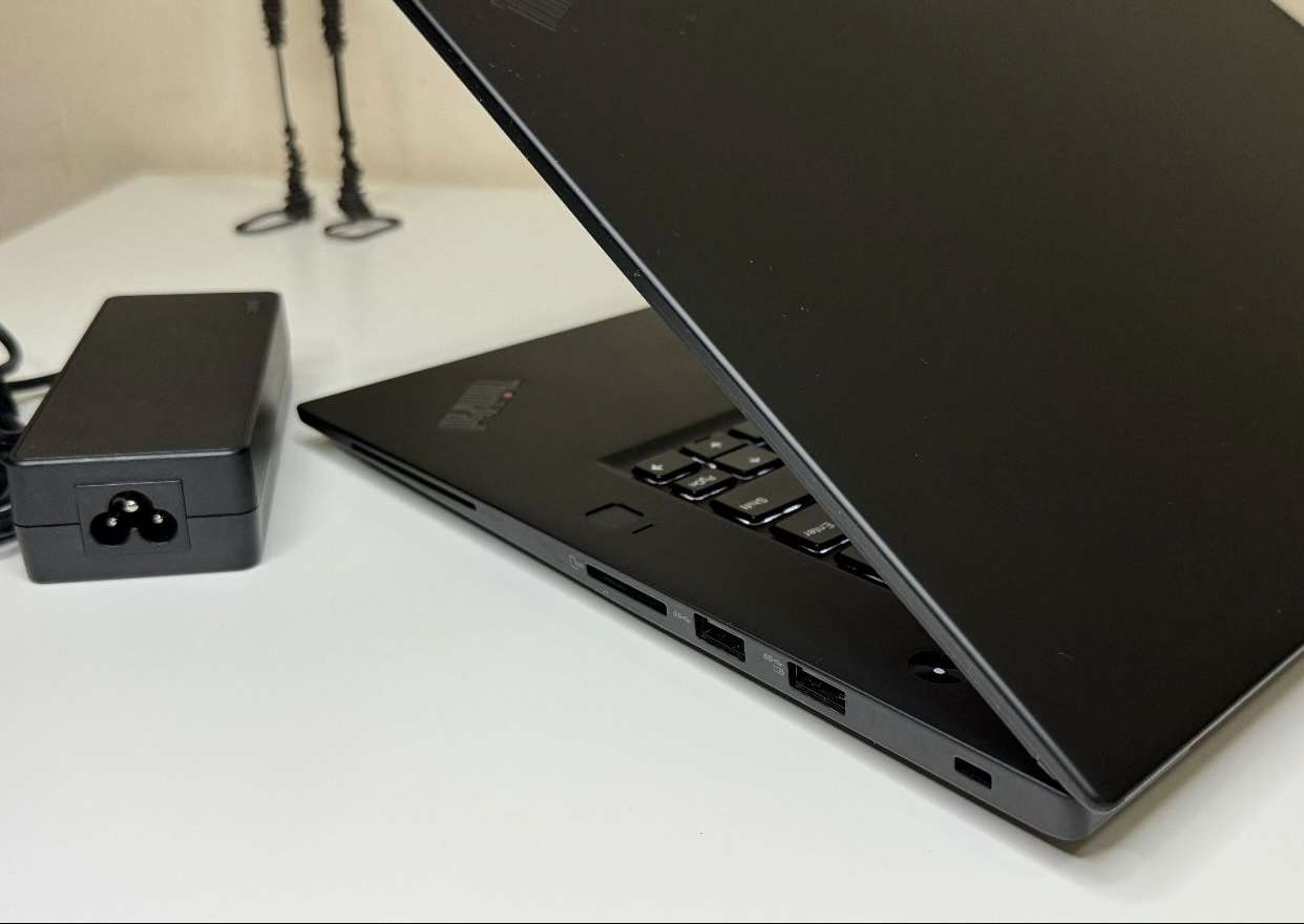 I7 Lenovo ThinkPad P1 | 4K TOUCH Display | 9th Gen (H) processor | 4GB NVIDIA Quadro P2000 - Image 4