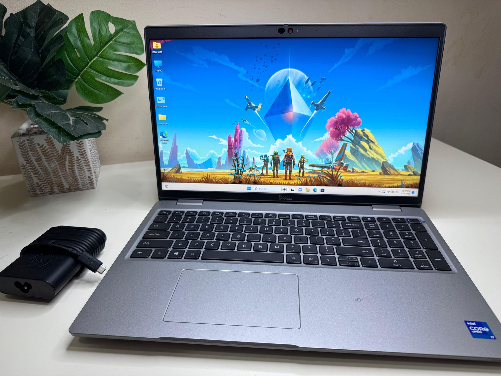 Dell Latitude 5520 Laptop | 15.6" UltraSilm FHD | Core i7-1185G7 (11th Gen) | 8GB+256GB | Backlit KB | Finger Prints |